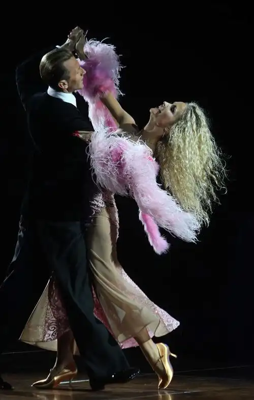 世界级黑池舞者让深圳观众大开眼界