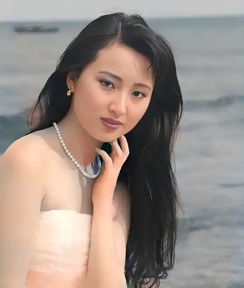 此时,陈晓旭已在广告公司担任制作部的经理