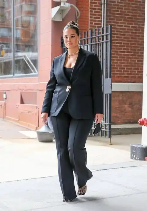 阿什莉·格雷厄姆的英文名字是ashleygraham.