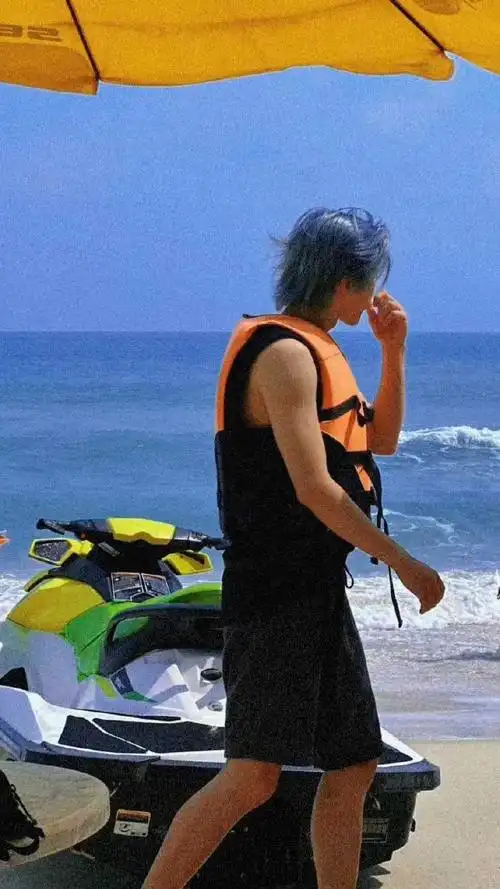 滴滴 来分享一波我收藏的朋友圈聊天背景图吧#蔡徐坤