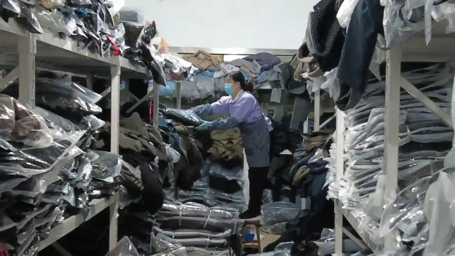 淄川服装城"双十一"线下服装销售也热闹