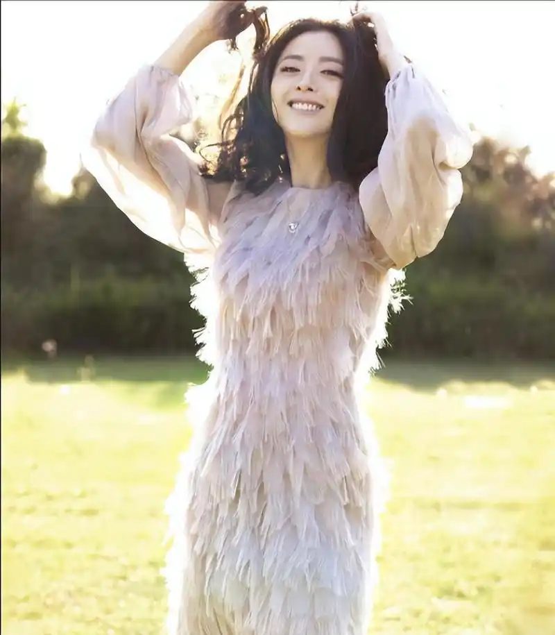 回顾黄小蕾:曾是"疯傻专业户"与丈夫相识38天结婚,过的如何?