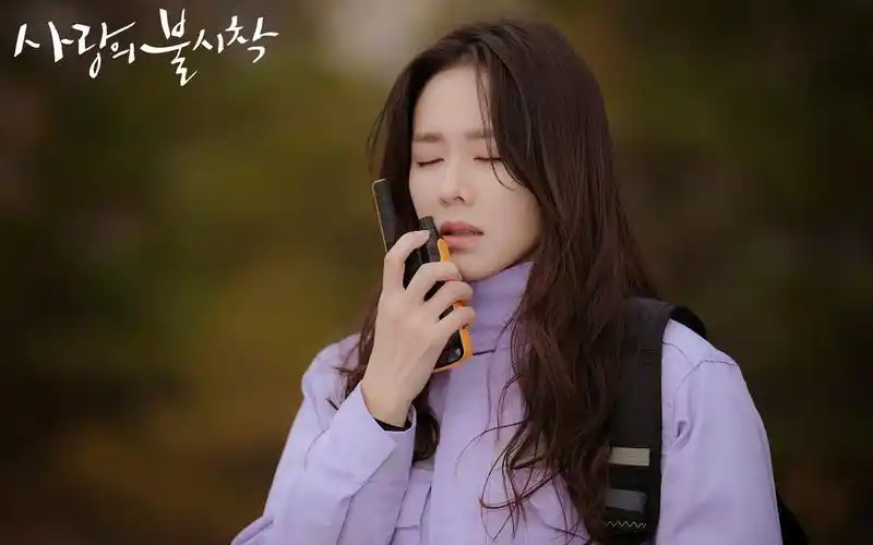 《爱的迫降》剧照图片桌面壁纸