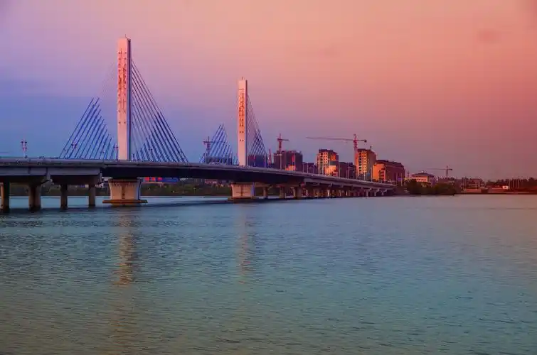 家乡的莲花湖大桥.