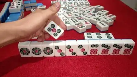 麻将:摸来绝张五饼,小哥胡下清一色,真是惊险又刺激