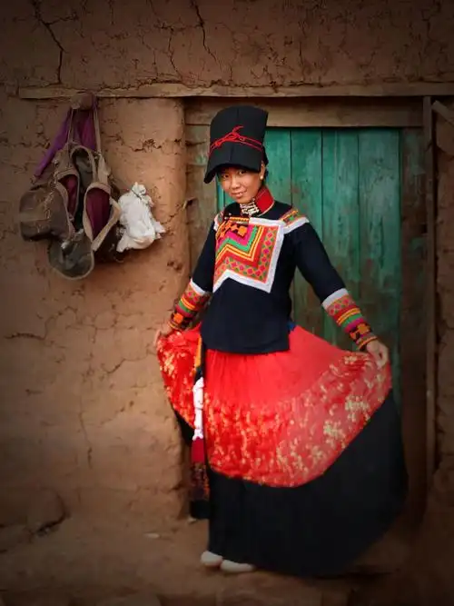 大凉山美姑县马洛村的彝族姑娘