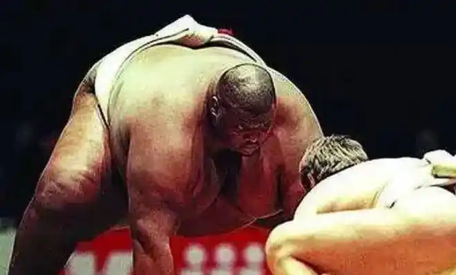 就着这次比赛的机会,他也成功"出圈",成为世界上最有名的相扑选手之一