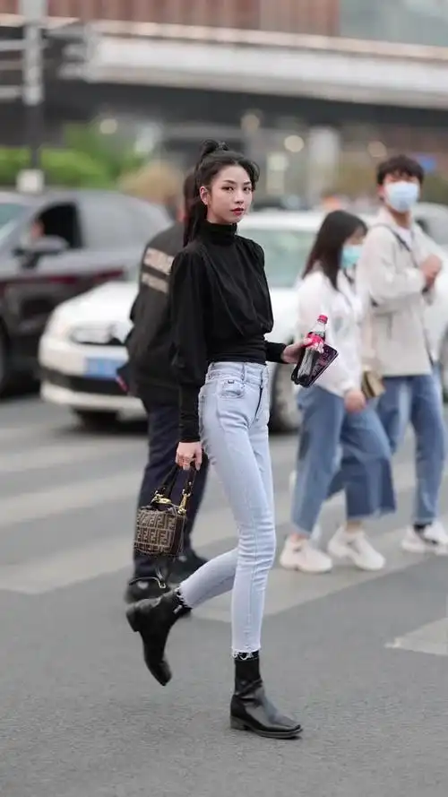 瘦瘦高高的女生怎么穿衣都很好看吧?