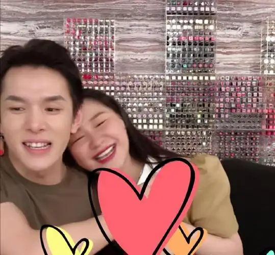 她在闹他在笑,李佳琦金靖太甜了吧