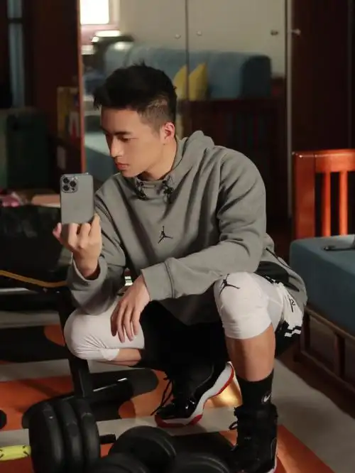 体育生居家锻炼想听你叫我两个字的那个