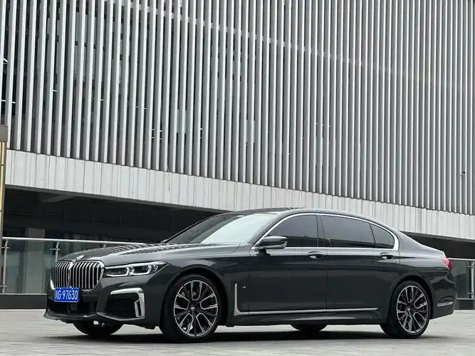 贝尔尼纳灰的740li行政版,高级感十足_宝马7系车友圈_懂车帝