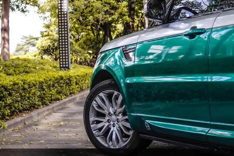 lb超亮金属祖母绿 ———— 车如衣服 也有潮流趋势和新鲜看点 想要