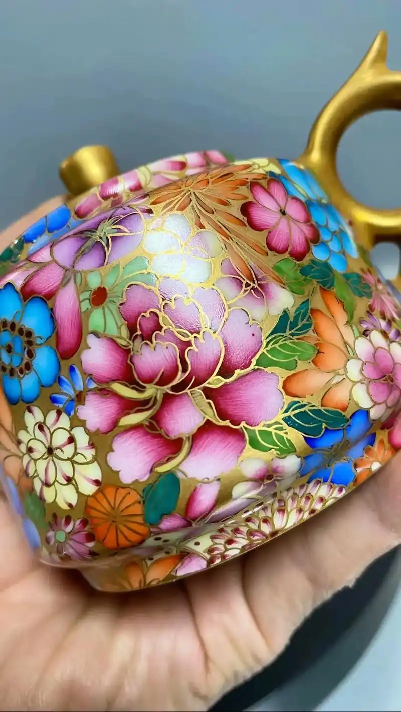 清雍正珐琅彩"百花不露地茶壶"真品鉴赏.清雍正"百花不露地金