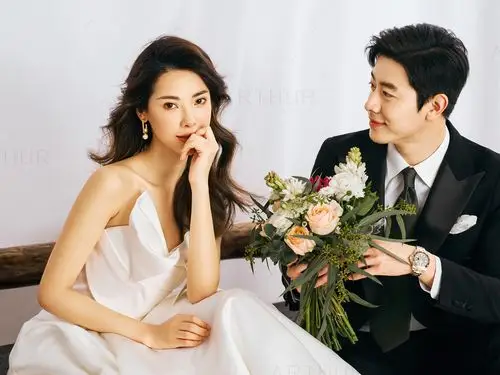 【巴黎风情婚纱摄影】