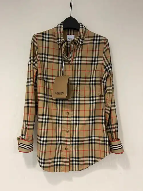 巴宝莉格子衬衫