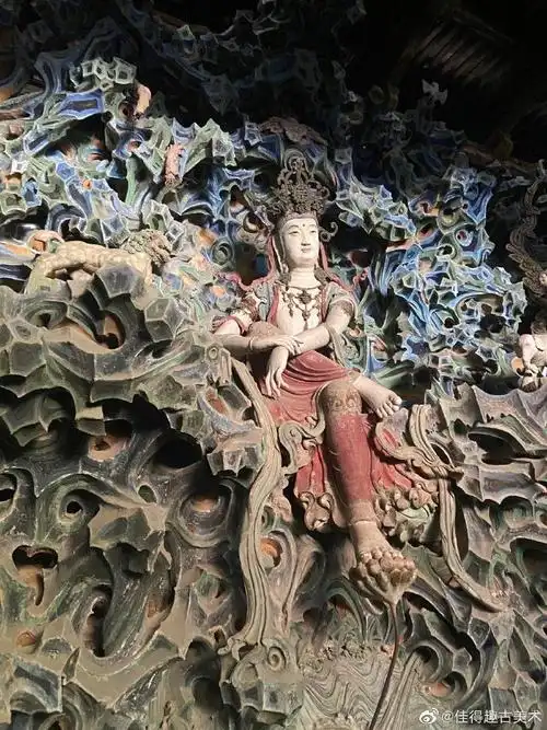五彩悬塑:倒坐观音被誉为最美观音,鲁迅称之为东方美神