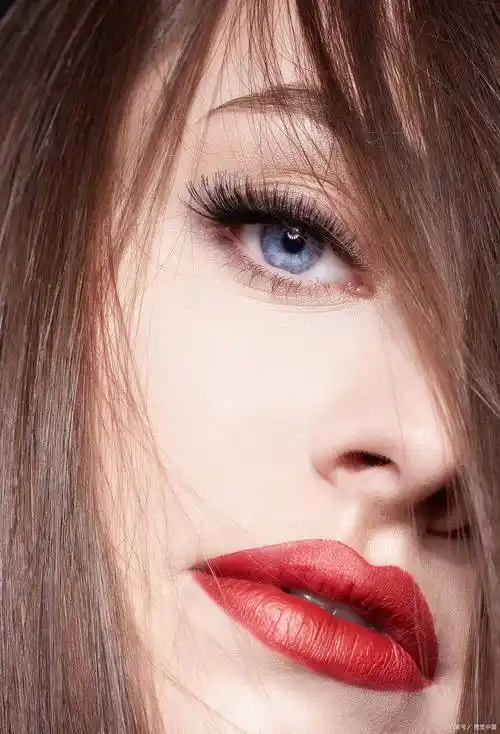 来百度app畅享高清图片首先,眉毛有着重要的保护眼睛的功能.