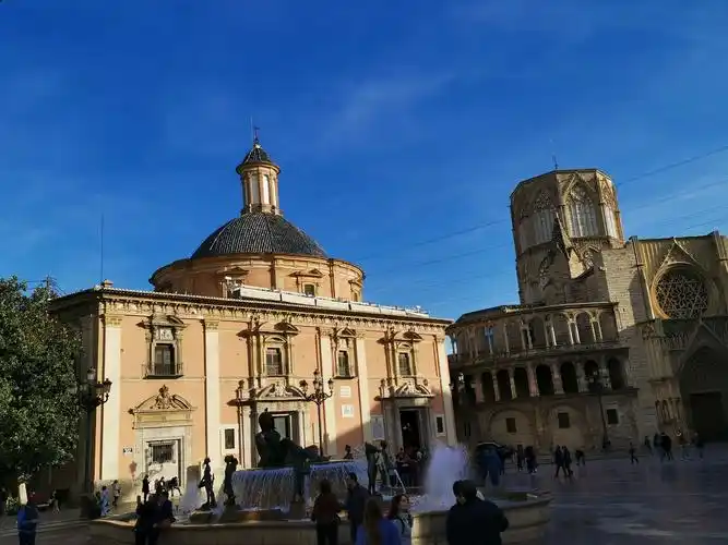 (图中为古罗马时期建筑,华为手机拍摄)