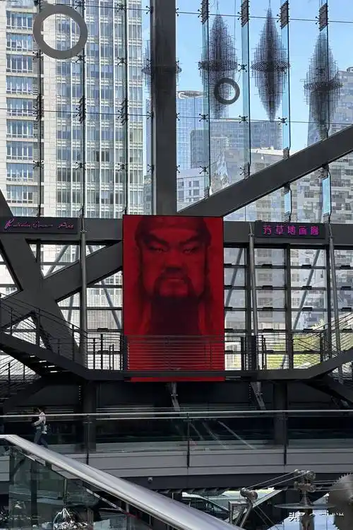 北京侨福芳草地,虽然是个商场,但真的把艺术玩透了_购物广场_装置