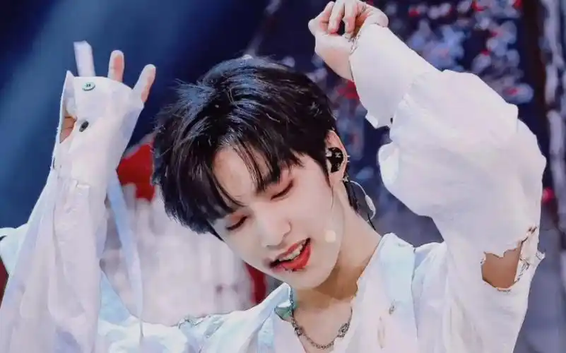 【刘耀文】文哥上火舞台绝美图合集_哔哩哔哩_bilibili