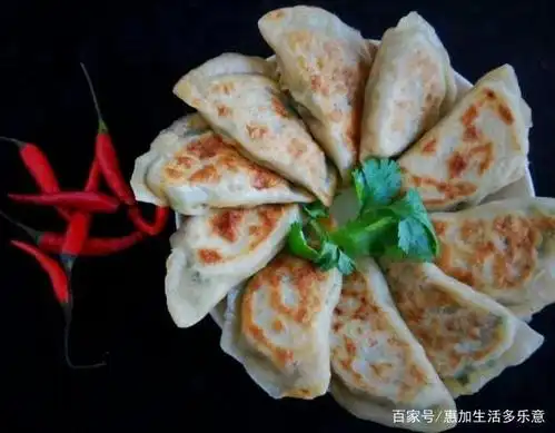 河南美食看郑州,郑州美食推盒子,皮薄馅多,香酥美味,老少皆宜