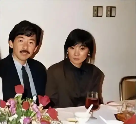 吴正元助夫成名却遭抛弃如今苦尽甘来逆袭人生令人瞩目