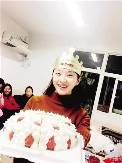 失去了左小臂,李露一度陷入了自卑中,在村子里