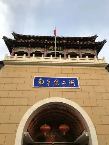 煎饼果子给我夹肠夹生菜78 我还想去南市食品街逛逛买点天津特产