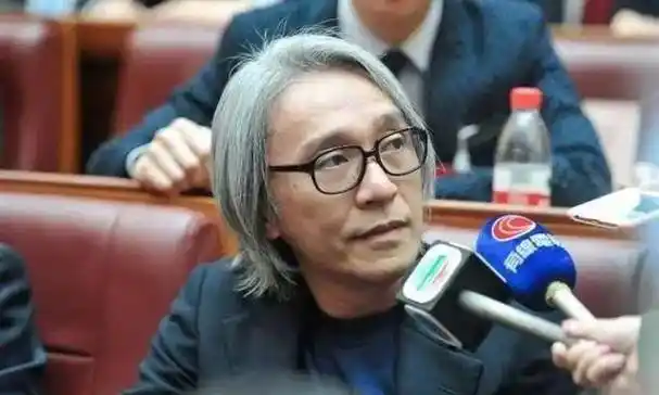 周星驰捐献骨髓,导致两鬓发白,是可查的第一个为陌生人无偿捐献骨髓的