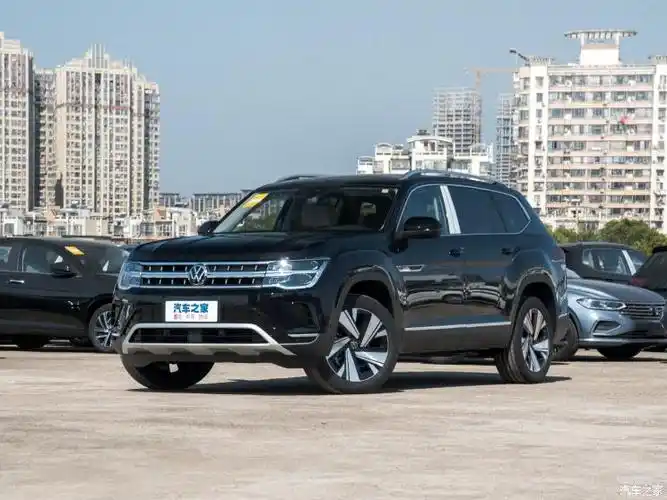 巡定位的是大五座的suv车型,在这个定位中,最直接的竞品可以说是途昂