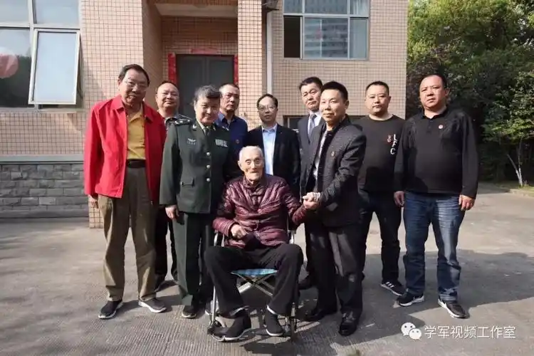 通贤人这张来自长沙的请贴中提到通贤百岁将军张力雄