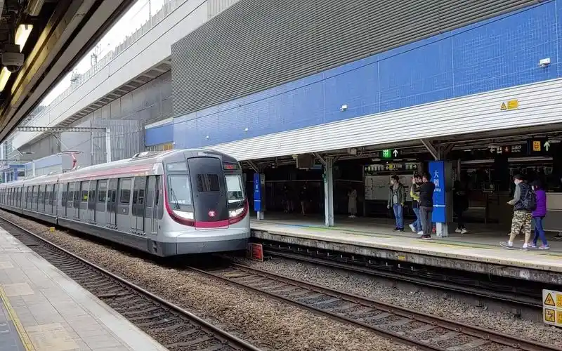 【香港铁路】港铁东铁线r-train大围站发车
