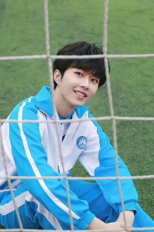 9位校服男神,张凌赫学霸,林一穿出青春感,《暗格》陈哲远痞帅