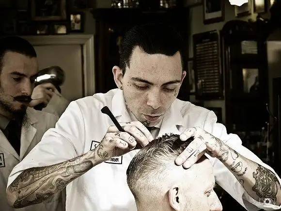 schorem理发店,禁止在剪发时瞎哔哔