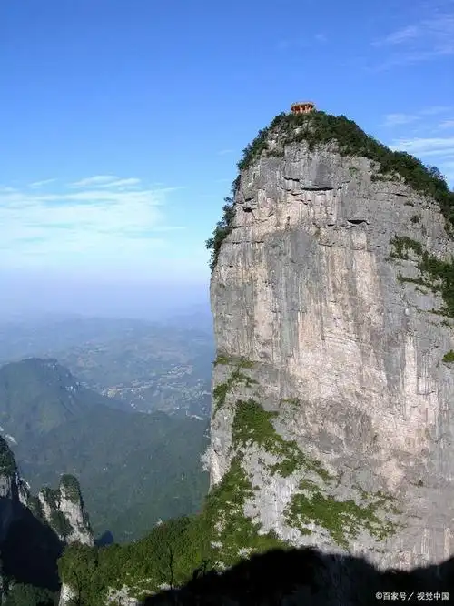 悬崖峭壁瀑布影