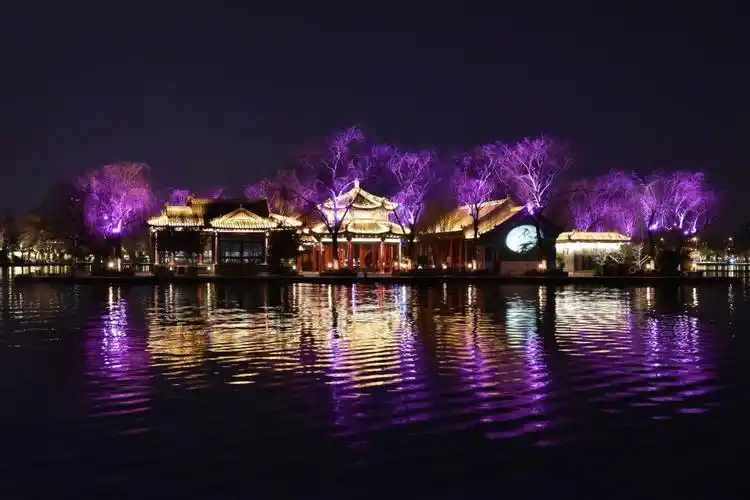 大明湖夜景