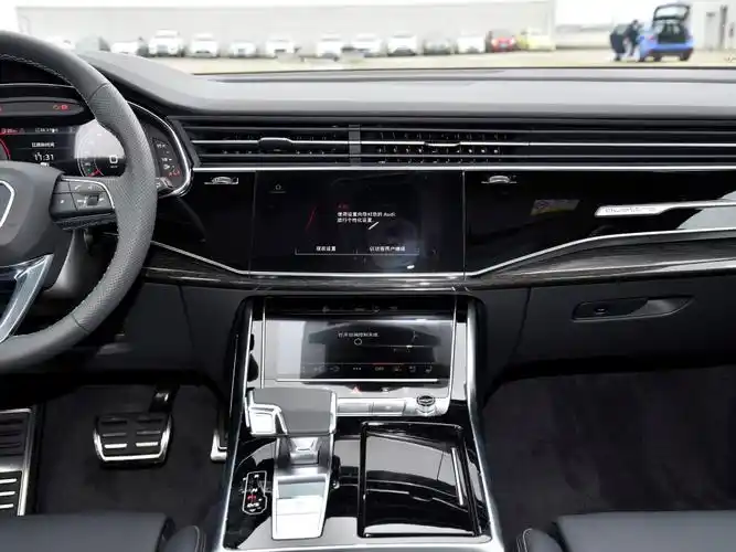 南京协奥奥迪>奥迪(进口)>奥迪q8>2022款55tfsi臻选动感型>中控方向盘