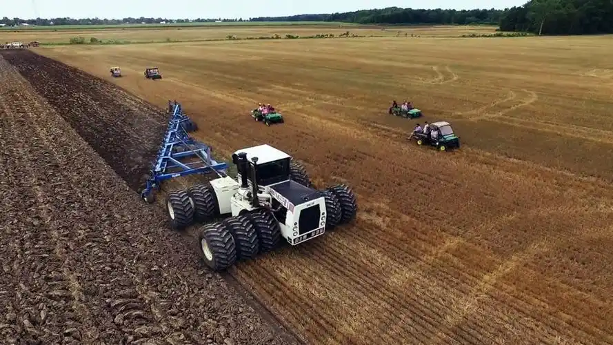 拖拉机中的巨无霸1小时耕地360亩身价堪比三辆法拉利