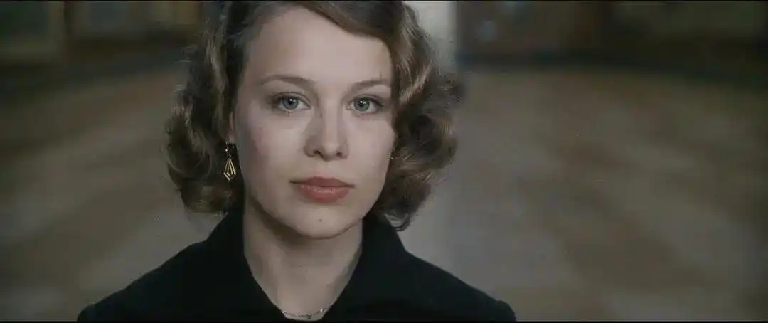 传说她会溺死渣男,然后回到水里_温蒂妮