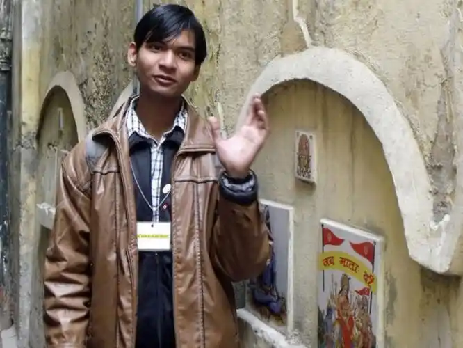 乞讨,偷窃,黑工……这些在印度街头流浪的儿童