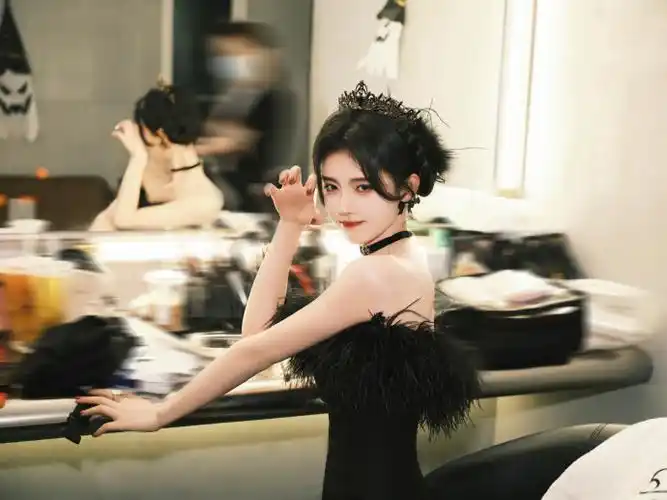鞠婧祎皇冠造型