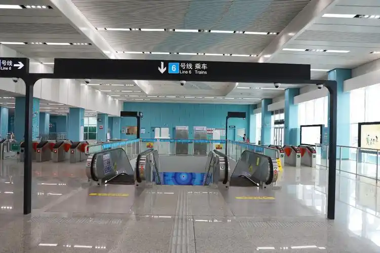 苏州轨交6号线开通运营 出站即园林