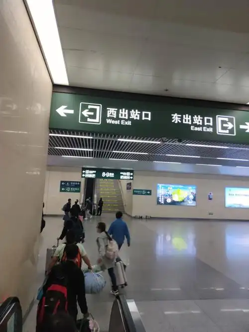 太原南站站内换乘是可以的,下车后跟着大部队走向出站口下楼梯,然后会