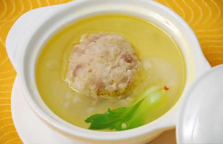 清炖狮子头1965年,张大千在巴西八德园设晚宴款待其表弟喻钟烈夫妇