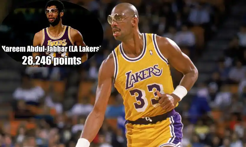 作为历史得分王的"天勾"贾巴尔,1975-1976赛季才来到紫金湖人,直到