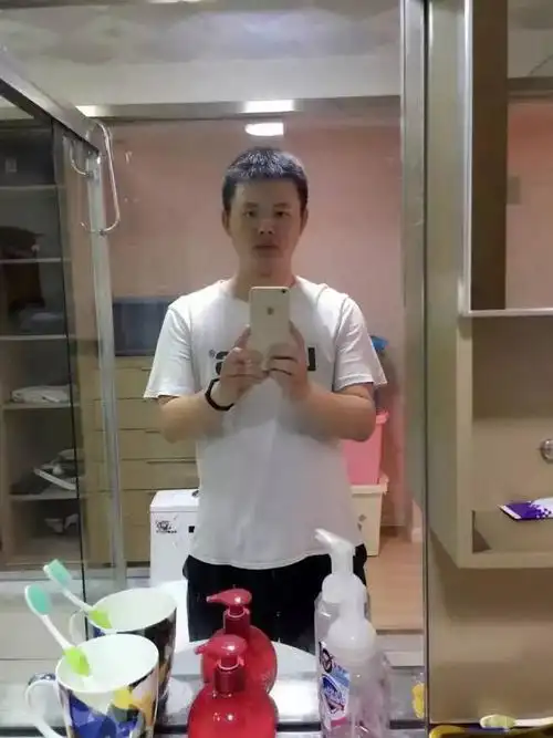 身高1米81,体重146斤,这个身材够让人羡慕的!