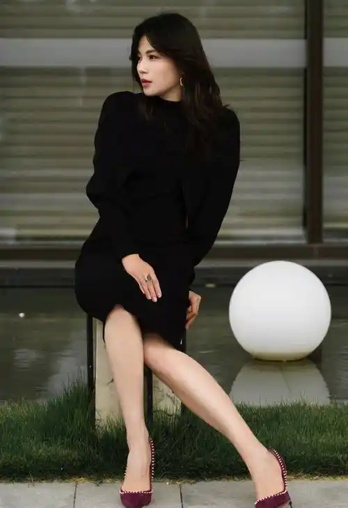 真聪明的女人,穿裙子很少配平底鞋,看看刘涛你就知道_造型_高跟鞋_的