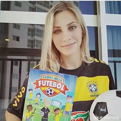 中国女足夺冠 场外女裁判同样吸睛 由于气质出众不少球迷被她折服