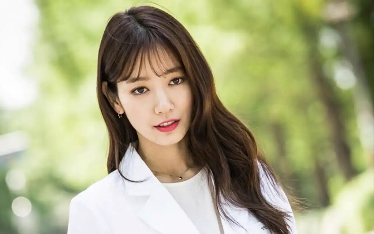 朴信惠《doctor》唯美剧照图片桌面壁纸