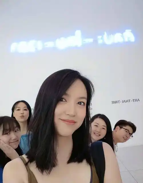 张梓琳脸也太小了,竟和2岁女儿一般大,二胎正脸曝光似姐姐翻版_身材